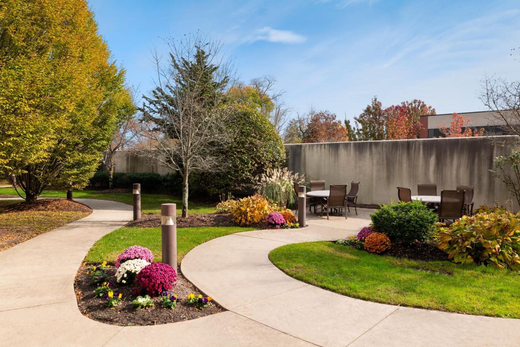 Courtyard Wall At Monmouth Shores Corporate Park Dış mekan fotoğraf