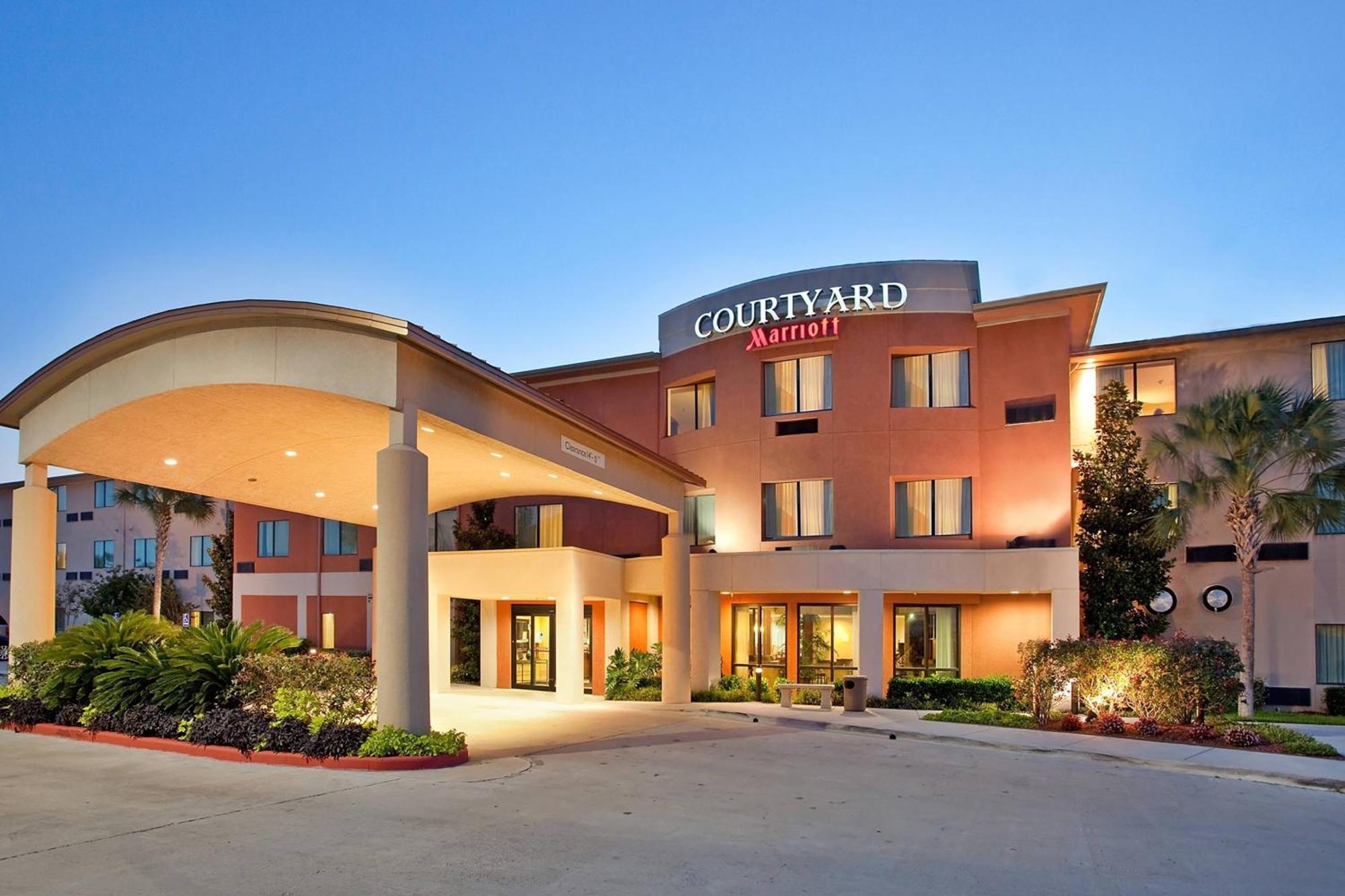 Courtyard Wall At Monmouth Shores Corporate Park Dış mekan fotoğraf